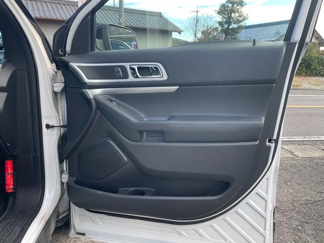 エクスプローラー XLT エコブースト サンルーフ CURTヒッチメンバー ルーフレール ルーフキャリア 黒革 バック・サイドカメラ Bluetooth ETC 純正20インチブラックホイール 革巻きステアリング クルーズコントロール(34枚目)