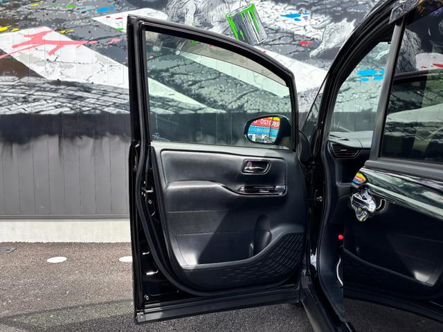 ヴォクシー ＺＳ　煌ＩＩＩ　純正９型ナビ　地デジＴＶ　バックカメラ　ＥＴＣ　セーフティセンス　前後ソナー　前後ドラレコ　ＬＥＤヘッド　オートマチックハイビーム　クルーズコントロール　合皮コンビシート　スマートキー２個　ナノイー（27枚目）