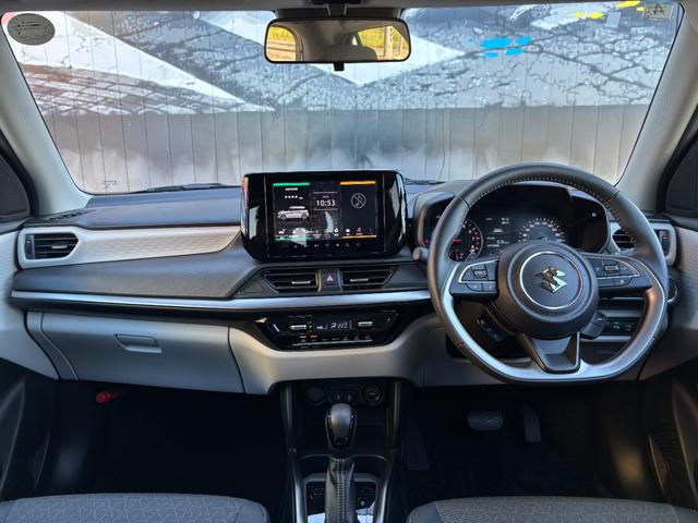 スイフト ハイブリッドMZ メーカー保証継承 純正ディスプレイオーディオ LEDヘッドライト LEDフォグ セーフティサポート 電動パーキング ブレーキホールド 前席シートヒーター BSM 純正16インチAW USBソケット(3枚目)