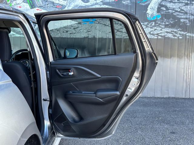 スイフト ハイブリッドMZ メーカー保証継承 純正ディスプレイオーディオ LEDヘッドライト LEDフォグ セーフティサポート 電動パーキング ブレーキホールド 前席シートヒーター BSM 純正16インチAW USBソケット(27枚目)