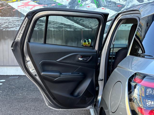 スイフト ハイブリッドMZ メーカー保証継承 純正ディスプレイオーディオ LEDヘッドライト LEDフォグ セーフティサポート 電動パーキング ブレーキホールド 前席シートヒーター BSM 純正16インチAW USBソケット(29枚目)