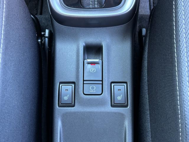 スイフト ハイブリッドMZ メーカー保証継承 純正ディスプレイオーディオ LEDヘッドライト LEDフォグ セーフティサポート 電動パーキング ブレーキホールド 前席シートヒーター BSM 純正16インチAW USBソケット(62枚目)