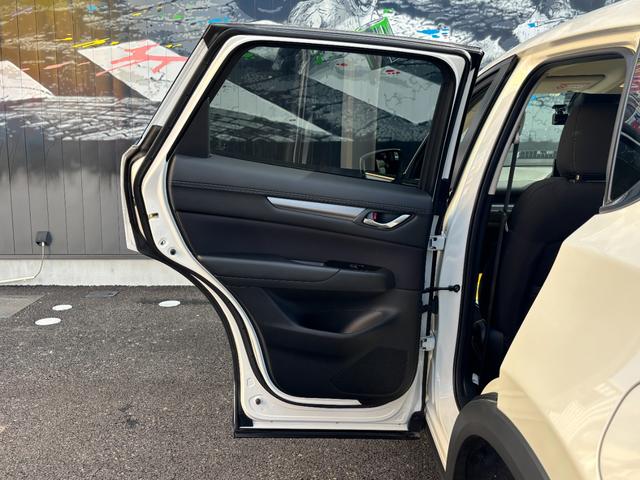 ＣＸ－５ ＸＤ　スマートエディション　１０．２５インチディスプレイ　全周囲カメラ　インテリキー２個　前後パーキングセンサー　フルセグＴＶ　レーダークルーズ　ブラインドスポット　ＬＥＤヘッド　ＥＴＣ　ＨＵＤ　ＣａｒＰｌａｙ　取説保証書有り（29枚目）