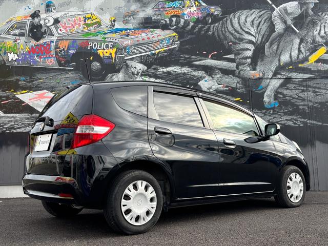 フィット 13G・スマートセレクション ファインスタイル 1年保証付 純正ナビ HIDヘッド 1オーナー車 地デジTV リアカメラ ビルトインETC 前後ドラレコ スマートキー オートライト 電格ミラー 運転席アームレスト ステアリングスイッチ 取説・保証書(6枚目)