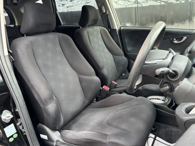 フィット 13G・スマートセレクション ファインスタイル 1年保証付 純正ナビ HIDヘッド 1オーナー車 地デジTV リアカメラ ビルトインETC 前後ドラレコ スマートキー オートライト 電格ミラー 運転席アームレスト ステアリングスイッチ 取説・保証書(45枚目)