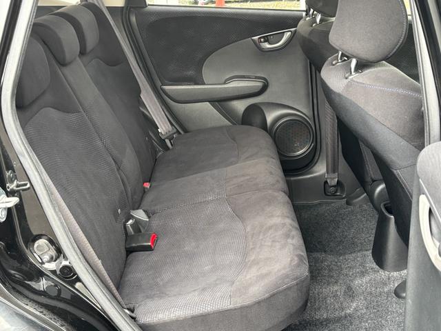 フィット 13G・スマートセレクション ファインスタイル 1年保証付 純正ナビ HIDヘッド 1オーナー車 地デジTV リアカメラ ビルトインETC 前後ドラレコ スマートキー オートライト 電格ミラー 運転席アームレスト ステアリングスイッチ 取説・保証書(55枚目)