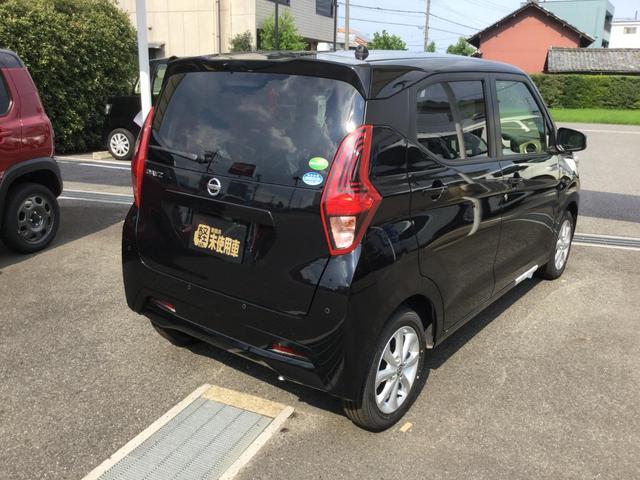X 届出済未使用車 スマートキー バックカメラ 衝突軽減ブレーキ オートライト オートエアコン プッシュスタート アイドリングストップ コーナーセンサー ベンチシート カーテンエアバッグ(6枚目)