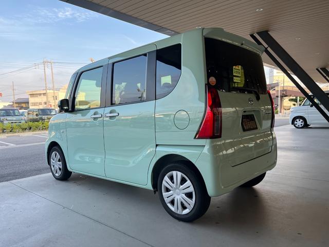 タント Ｘ　届出済未使用車　片側電動スライドドア　衝突被害軽減ブレーキ　コーナーセンサー　スマートキー　全方位カメラ　ＬＥＤヘッドライト　アイドリングストップ　ベンチシート　シートヒーター　横滑り防止機能（9枚目）