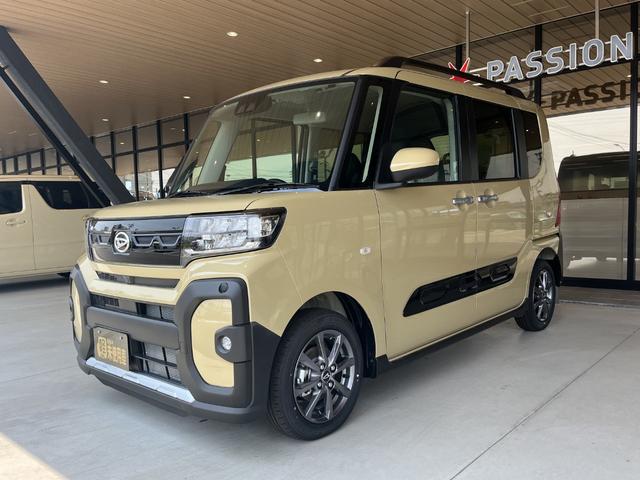 タント ファンクロス　届出済未使用車　両側電動スライドドア　衝突被害軽減ブレーキ　コーナーセンサー　スマートキー　アルミホイール　ルーフレール　ベンチシート　シートヒーター　ＬＥＤヘッドライト　バックカメラ（4枚目）