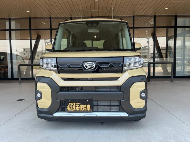 タント ファンクロス　届出済未使用車　両側電動スライドドア　衝突被害軽減ブレーキ　コーナーセンサー　スマートキー　アルミホイール　ルーフレール　ベンチシート　シートヒーター　ＬＥＤヘッドライト　バックカメラ（5枚目）