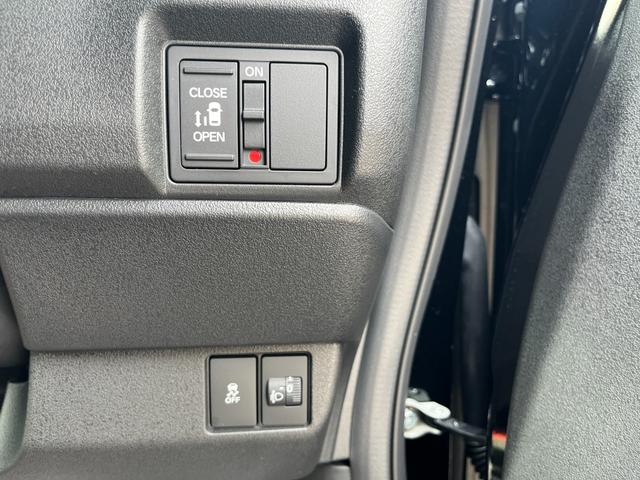 Ｎ－ＢＯＸカスタム ベースグレード　届出済未使用車　片側電動スライドドア　スマートキー　衝突被害軽減ブレーキ　電動格納ドアミラー　ＬＥＤヘッドライト　シートヒーター　バックカメラ　アルミホイール　ベンチシート　コーナーセンサー（17枚目）