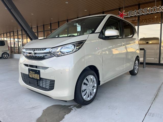 ｅＫワゴン Ｍ　届出済未使用車　衝突被害軽減ブレーキ　コーナーセンサー　キーレスエントリー　バックカメラ　アイドリングストップ　シートヒーター　マニュアルエアコン　光軸調整機能　ベンチシート　電動格納ドアミラー（4枚目）