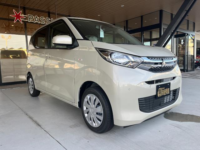 ｅＫワゴン Ｍ　届出済未使用車　衝突被害軽減ブレーキ　コーナーセンサー　キーレスエントリー　バックカメラ　アイドリングストップ　シートヒーター　マニュアルエアコン　光軸調整機能　ベンチシート　電動格納ドアミラー（6枚目）