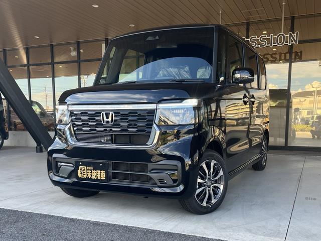 Ｎ－ＢＯＸカスタム ベースグレード　届出済未使用車　片側電動スライドドア　スマートキー　衝突被害軽減ブレーキ　電動格納ドアミラー　ＬＥＤヘッドライト　シートヒーター　バックカメラ　アルミホイール　ベンチシート　コーナーセンサー（4枚目）