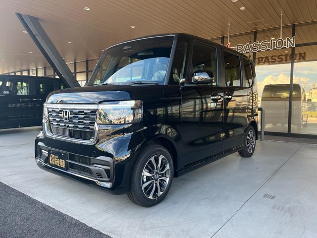 Ｎ－ＢＯＸカスタム ベースグレード　届出済未使用車　片側電動スライドドア　スマートキー　衝突被害軽減ブレーキ　電動格納ドアミラー　ＬＥＤヘッドライト　シートヒーター　バックカメラ　アルミホイール　ベンチシート　コーナーセンサー（5枚目）