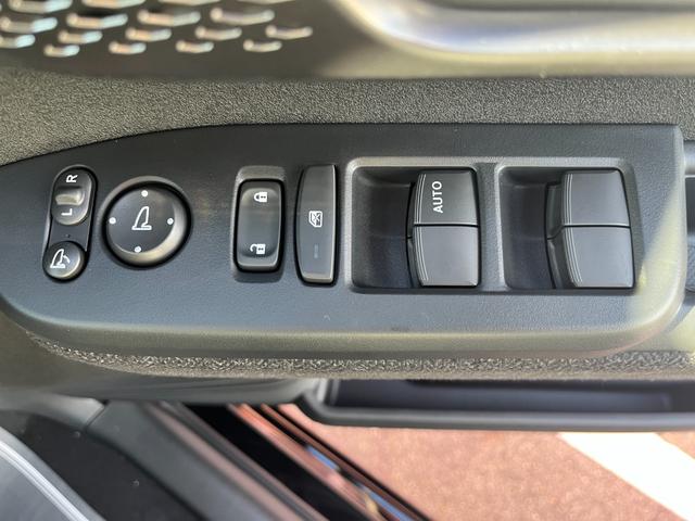 Ｎ－ＢＯＸカスタム ベースグレード　届出済未使用車　片側電動スライドドア　スマートキー　衝突被害軽減ブレーキ　電動格納ドアミラー　ＬＥＤヘッドライト　シートヒーター　バックカメラ　アルミホイール　ベンチシート　コーナーセンサー（21枚目）