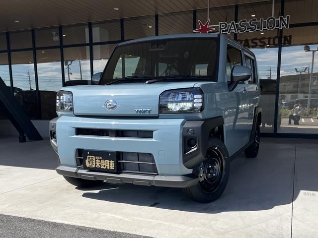 タフト Ｘ　届出済未使用車　衝突被害軽減ブレーキ　コーナーセンサー　スマートキー　バックカメラ　アイドリングストップ　電動格納ドアミラー　オートエアコン　ＬＥＤヘッドライト　横滑り防止機能　光軸調整機能（4枚目）