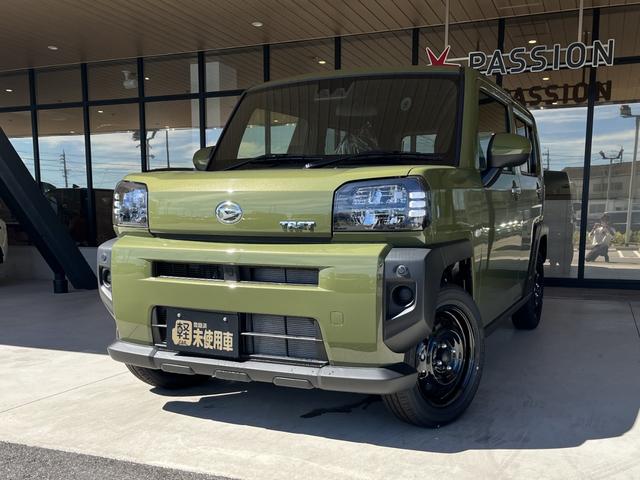 タフト Ｘ　届出済未使用車　衝突被害軽減ブレーキ　コーナーセンサー　スマートキー　バックカメラ　アイドリングストップ　電動格納ドアミラー　オートエアコン　ＬＥＤヘッドライト　横滑り防止機能　光軸調整機能（4枚目）