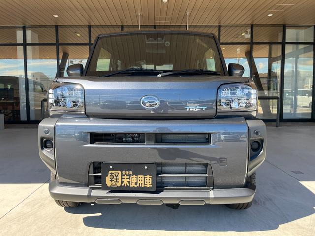 タフト Ｘ　届出済未使用車　衝突被害軽減ブレーキ　コーナーセンサー　スマートキー　バックカメラ　アイドリングストップ　電動格納ドアミラー　オートエアコン　ＬＥＤヘッドライト　横滑り防止機能　光軸調整機能（6枚目）