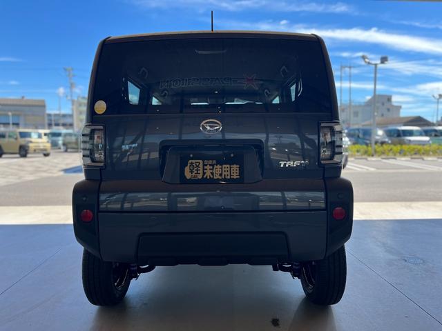 タフト Ｘ　届出済未使用車　衝突被害軽減ブレーキ　コーナーセンサー　スマートキー　バックカメラ　アイドリングストップ　電動格納ドアミラー　オートエアコン　ＬＥＤヘッドライト　横滑り防止機能　光軸調整機能（9枚目）