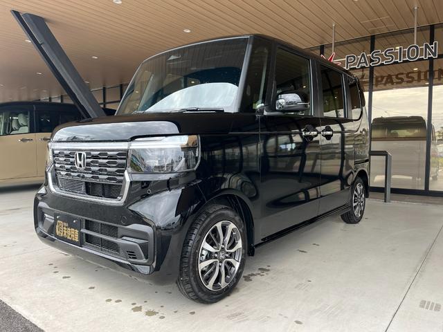Ｎ－ＢＯＸカスタム ベースグレード　届出済未使用車　片側電動スライドドア　スマートキー　衝突被害軽減ブレーキ　電動格納ドアミラー　ＬＥＤヘッドライト　シートヒーター　バックカメラ　アルミホイール　ベンチシート　コーナーセンサー（5枚目）