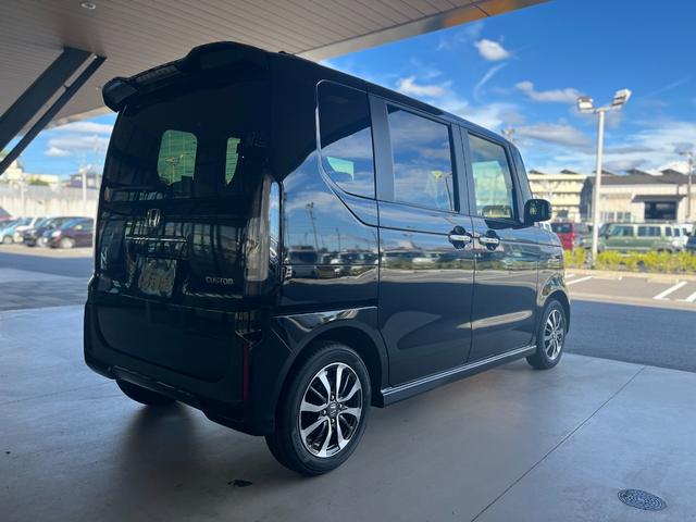 Ｎ－ＢＯＸカスタム ベースグレード　届出済未使用車　片側電動スライドドア　スマートキー　衝突被害軽減ブレーキ　電動格納ドアミラー　ＬＥＤヘッドライト　シートヒーター　バックカメラ　アルミホイール　ベンチシート　コーナーセンサー（8枚目）