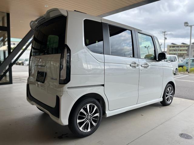 Ｎ－ＢＯＸカスタム ベースグレード　届出済未使用車　片側電動スライドドア　スマートキー　衝突被害軽減ブレーキ　電動格納ドアミラー　ＬＥＤヘッドライト　シートヒーター　バックカメラ　アルミホイール　ベンチシート　コーナーセンサー（8枚目）