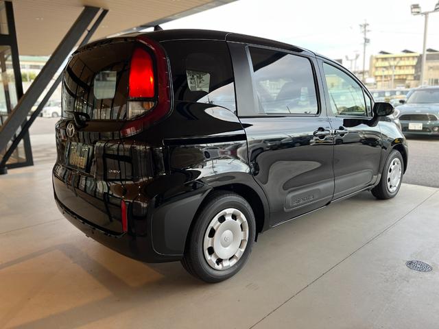 シエンタ ハイブリッドX 登録済未使用車 片側電動スライドドア 衝突被害軽減ブレーキ コーナーセンサー スマートキー アダクティブクルーズコントロール LEDヘッドライト 電動格納ドアミラー 3列シート7人乗り(8枚目)