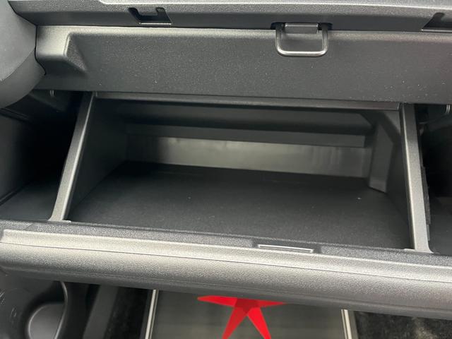 シエンタ ハイブリッドX 登録済未使用車 片側電動スライドドア 衝突被害軽減ブレーキ コーナーセンサー スマートキー アダクティブクルーズコントロール LEDヘッドライト 電動格納ドアミラー 3列シート7人乗り(19枚目)