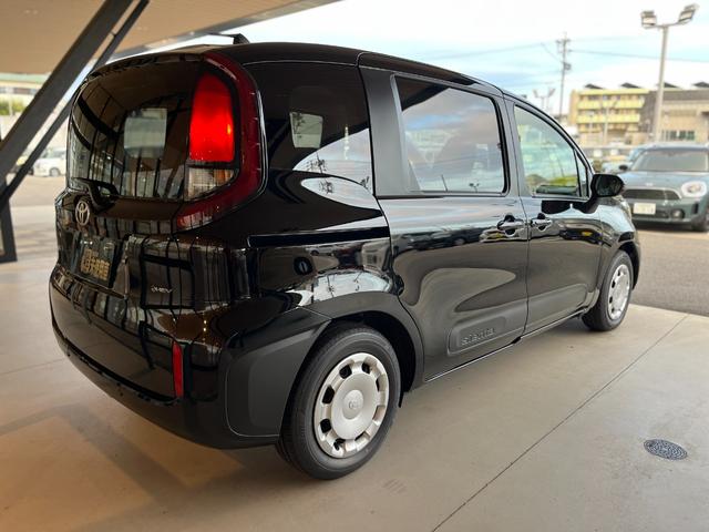 シエンタ ハイブリッドX 登録済未使用車 片側電動スライドドア 衝突被害軽減ブレーキ コーナーセンサー スマートキー アダクティブクルーズコントロール LEDヘッドライト 電動格納ドアミラー 3列シート7人乗り(8枚目)