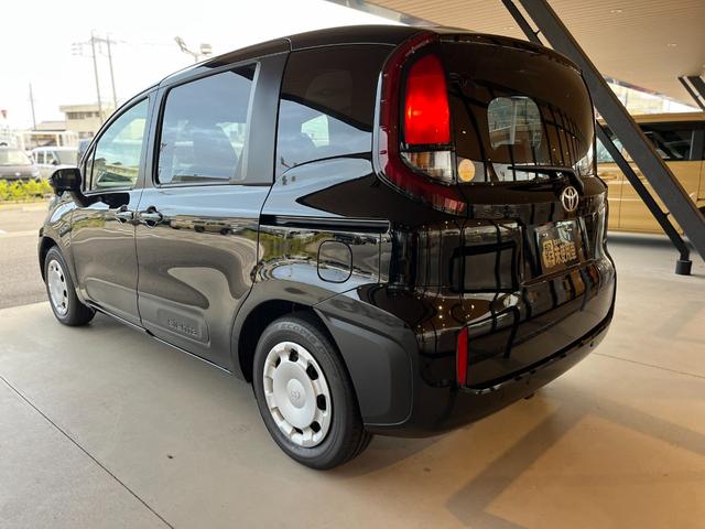 シエンタ ハイブリッドX 登録済未使用車 片側電動スライドドア 衝突被害軽減ブレーキ コーナーセンサー スマートキー アダクティブクルーズコントロール LEDヘッドライト 電動格納ドアミラー 3列シート7人乗り(10枚目)