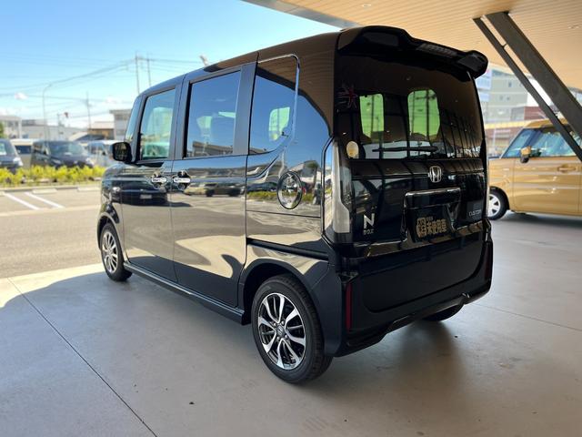 Ｎ－ＢＯＸカスタム ベースグレード　届出済未使用車　片側電動スライドドア　スマートキー　衝突被害軽減ブレーキ　電動格納ドアミラー　ＬＥＤヘッドライト　シートヒーター　バックカメラ　アルミホイール　ベンチシート　コーナーセンサー（10枚目）
