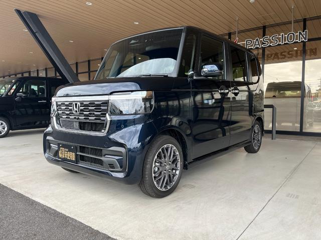 Ｎ－ＢＯＸカスタム ターボ　届出済未使用車　両側電動スライドドア　スマートキー　衝突被害軽減ブレーキ　電動格納ドアミラー　ＬＥＤヘッドライト　シートヒーター　バックカメラ　アルミホイール　ベンチシート　コーナーセンサー（4枚目）