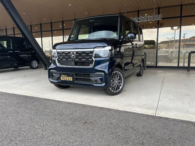 Ｎ－ＢＯＸカスタム ターボ　届出済未使用車　両側電動スライドドア　スマートキー　衝突被害軽減ブレーキ　電動格納ドアミラー　ＬＥＤヘッドライト　シートヒーター　バックカメラ　アルミホイール　ベンチシート　コーナーセンサー（5枚目）