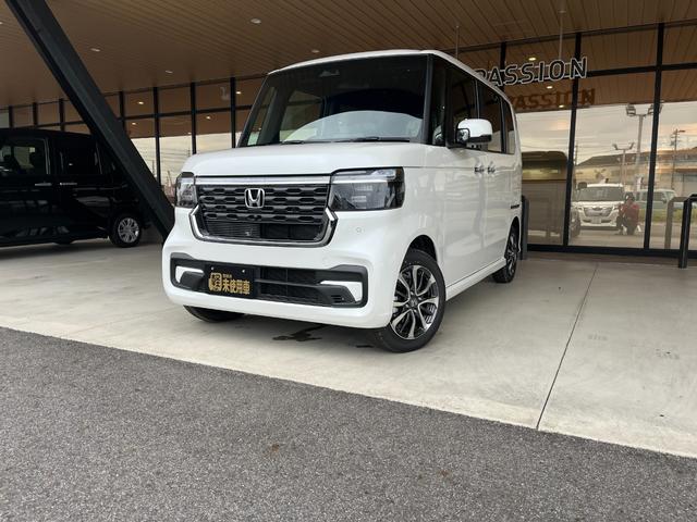 Ｎ－ＢＯＸカスタム ベースグレード　届出済未使用車　片側電動スライドドア　スマートキー　衝突被害軽減ブレーキ　電動格納ドアミラー　ＬＥＤヘッドライト　シートヒーター　バックカメラ　アルミホイール　ベンチシート　コーナーセンサー（5枚目）