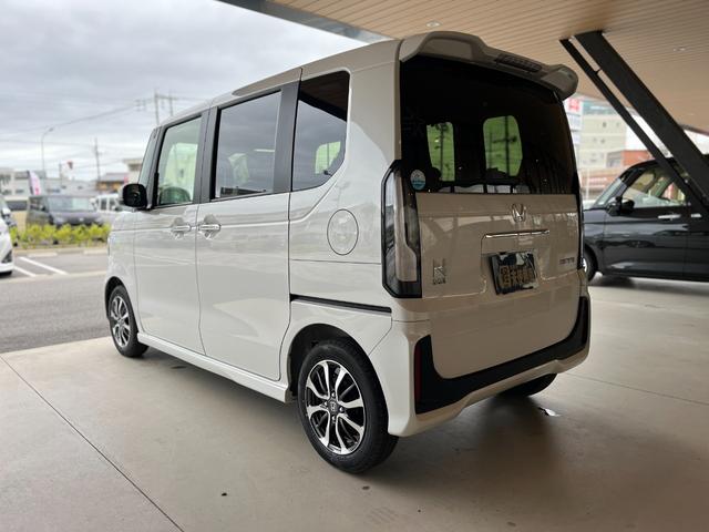 Ｎ－ＢＯＸカスタム ベースグレード　届出済未使用車　片側電動スライドドア　スマートキー　衝突被害軽減ブレーキ　電動格納ドアミラー　ＬＥＤヘッドライト　シートヒーター　バックカメラ　アルミホイール　ベンチシート　コーナーセンサー（10枚目）