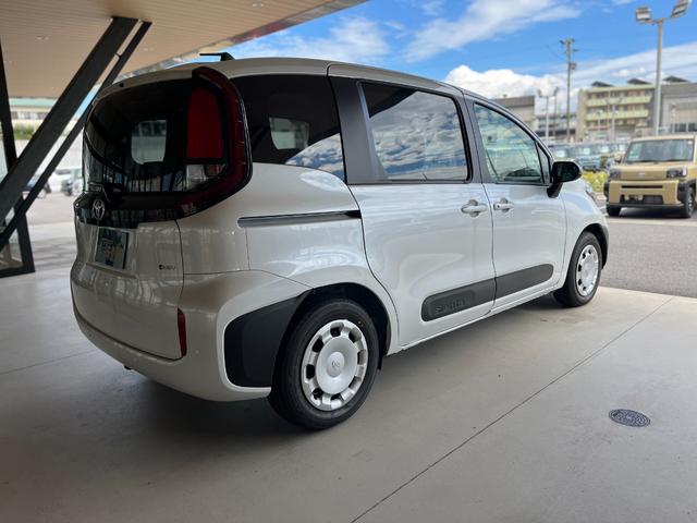 シエンタ ハイブリッドX 登録済未使用車 片側電動スライドドア 衝突被害軽減ブレーキ コーナーセンサー スマートキー アダクティブクルーズコントロール LEDヘッドライト 電動格納ドアミラー 3列シート7人乗り(8枚目)