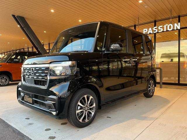 Ｎ－ＢＯＸカスタム ベースグレード　届出済未使用車　片側電動スライドドア　スマートキー　衝突被害軽減ブレーキ　電動格納ドアミラー　ＬＥＤヘッドライト　シートヒーター　バックカメラ　アルミホイール　ベンチシート　コーナーセンサー（5枚目）