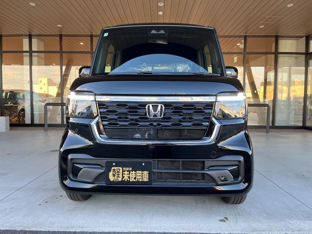 Ｎ－ＢＯＸカスタム ベースグレード　届出済未使用車　片側電動スライドドア　スマートキー　衝突被害軽減ブレーキ　電動格納ドアミラー　ＬＥＤヘッドライト　シートヒーター　バックカメラ　アルミホイール　ベンチシート　コーナーセンサー（6枚目）