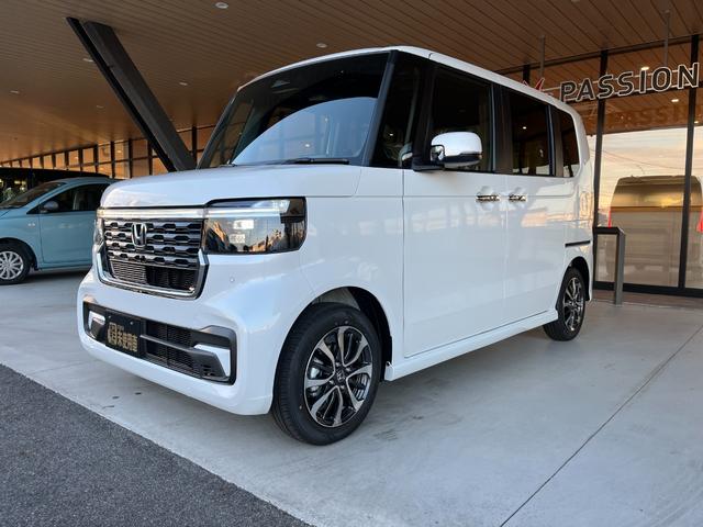 Ｎ－ＢＯＸカスタム ベースグレード　届出済未使用車　片側電動スライドドア　スマートキー　衝突被害軽減ブレーキ　電動格納ドアミラー　ＬＥＤヘッドライト　シートヒーター　バックカメラ　アルミホイール　ベンチシート　コーナーセンサー（5枚目）