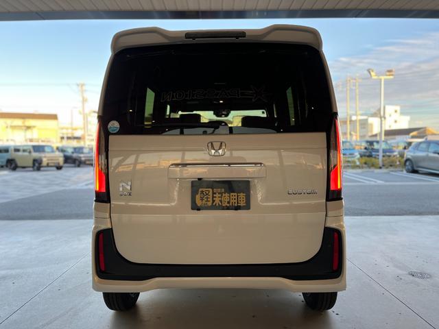 Ｎ－ＢＯＸカスタム ベースグレード　届出済未使用車　片側電動スライドドア　スマートキー　衝突被害軽減ブレーキ　電動格納ドアミラー　ＬＥＤヘッドライト　シートヒーター　バックカメラ　アルミホイール　ベンチシート　コーナーセンサー（9枚目）