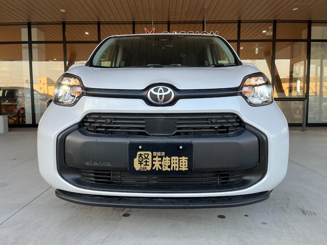 シエンタ ハイブリッドＸ　登録済未使用車　片側電動スライドドア　衝突被害軽減ブレーキ　コーナーセンサー　スマートキー　アダクティブクルーズコントロール　ＬＥＤヘッドライト　電動格納ドアミラー　３列シート７人乗り（6枚目）