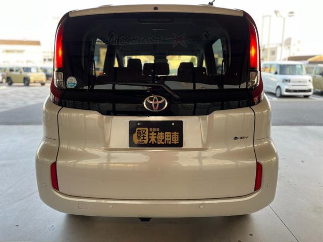 シエンタ ハイブリッドＸ　登録済未使用車　片側電動スライドドア　衝突被害軽減ブレーキ　コーナーセンサー　スマートキー　アダクティブクルーズコントロール　ＬＥＤヘッドライト　電動格納ドアミラー　３列シート７人乗り（9枚目）