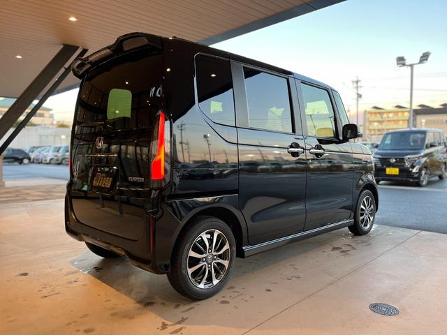 N-BOXカスタム ベースグレード 届出済未使用車 片側電動スライドドア スマートキー 衝突被害軽減ブレーキ 電動格納ドアミラー LEDヘッドライト シートヒーター バックカメラ アルミホイール ベンチシート コーナーセンサー(8枚目)