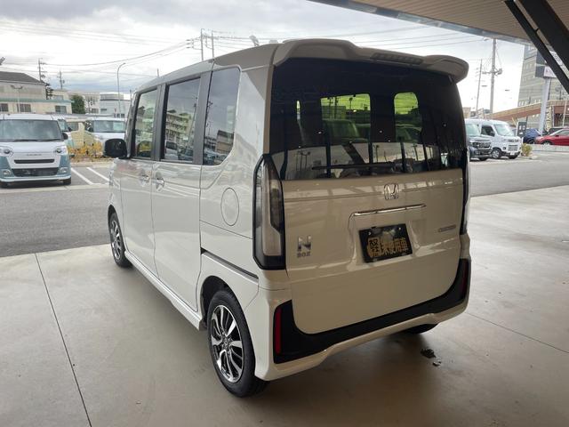 N-BOXカスタム ベースグレード 届出済未使用車 片側電動スライドドア スマートキー 衝突被害軽減ブレーキ 電動格納ドアミラー LEDヘッドライト シートヒーター バックカメラ アルミホイール ベンチシート コーナーセンサー(10枚目)