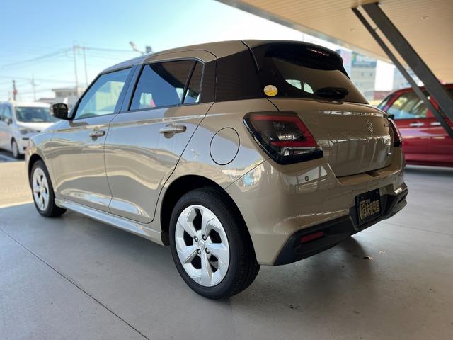 スイフト ハイブリッドＭＸ　登録済未使用車　衝突被害軽減ブレーキ　コーナーセンサー　スマートキー　アダクティブクルーズコントロール　アイドリングストップ　オートエアコン　シートヒーター　ＬＥＤヘッドライト　アルミホイール（10枚目）