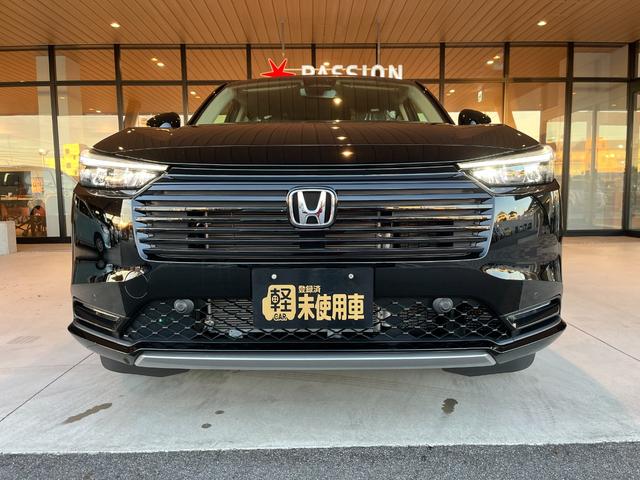 ヴェゼル ｅ：ＨＥＶ　Ｚ　登録済未使用車　衝突被害軽減ブレーキ　コーナーセンサー　スマートキー　アダクティブクルーズコントロール　ＬＥＤヘッドライト　電動リアゲート　アルミホイール　シートヒーター　横滑り防止機能　電格ミラー（6枚目）