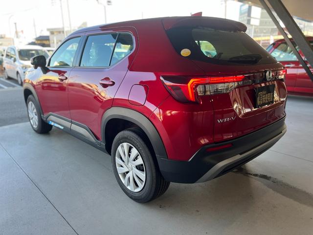 ＷＲ－Ｖ Ｘ　登録済未使用車　衝突被害軽減ブレーキ　コーナーセンサー　スマートキー　アダクティブクルーズコントロール　ＬＥＤヘッドライト　オートエアコン　パワーウインドウ　バックカメラ　横滑り防止機能　電格ミラー（10枚目）