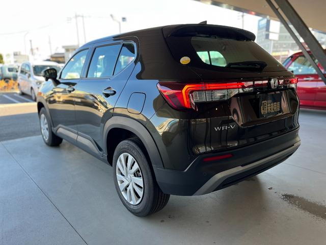 ＷＲ－Ｖ Ｘ　登録済未使用車　衝突被害軽減ブレーキ　コーナーセンサー　スマートキー　アダクティブクルーズコントロール　ＬＥＤヘッドライト　オートエアコン　パワーウインドウ　バックカメラ　横滑り防止機能　電格ミラー（10枚目）