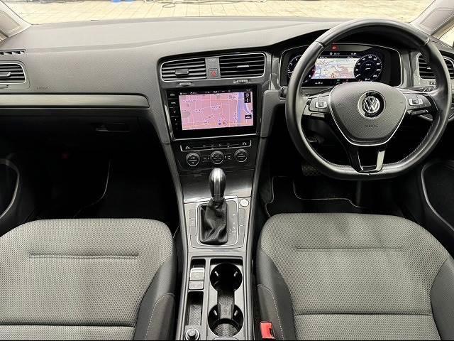 ゴルフ ＴＳＩ　Ｃｏｍｆｏｒｔｌｉｎｅ　マイスター　ナビＴＶ　Ｂカメラ　レーダークルコン　スマートキー　ＬＥＤヘッド　フルセグ　Ｂｌｕｅｔｏｏｔｈオーディオ　ＣＤＤＶＤ再生　バーチャルコクピット　ビルトインＥＴＣ　特別仕様　純正アルミホイール（2枚目）